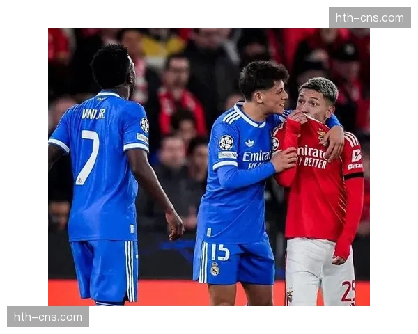 欧足联对歧视性行为实施临时禁赛，体现执法严肃性