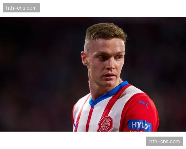 老将布斯克茨的坚守：在赫罗纳中场继续发挥余热