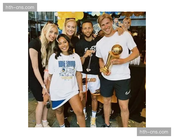 商业观察:杰作卡与球衣销量激增,WNBA收藏品市场热度攀升 商业观察:杰作卡与球衣销量激增,WNBA收藏品市场热度攀升