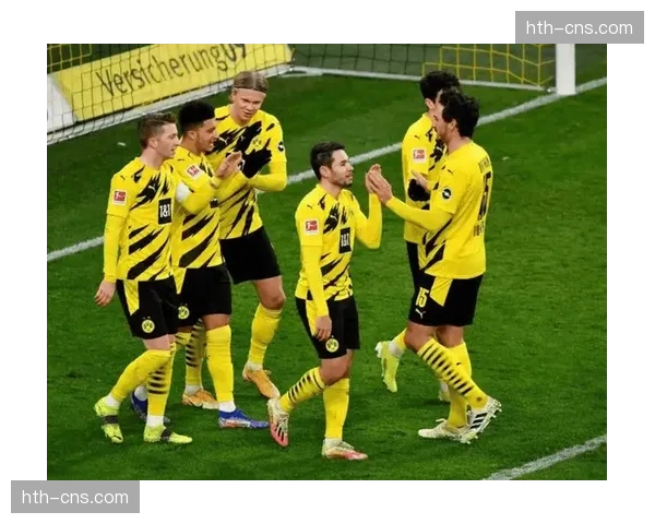 传闻：多家英超球探现身威斯特法伦，考察多特蒙德年轻中卫